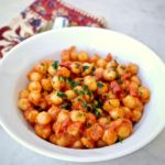 Chickpeas with tomato sauce