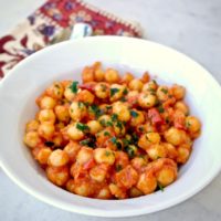 Chickpeas with tomato sauce