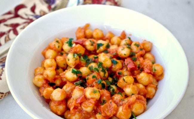 Chickpeas with tomato sauce