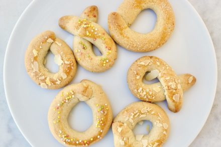 Greek koulourakia