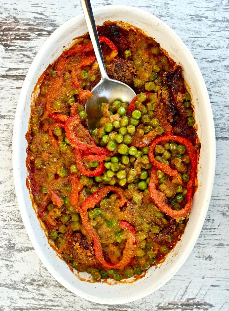 Roasted peas, peppers, tomato sauce, sun-dried tomatoes casserole dish #peas #recipe #Mediterranean #diet
