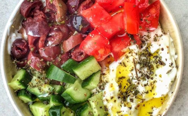 Mediterranean Diet Guide with menu plans, shopping list, foods to eat, foods to avoid, what to drinks. Menu including Mediterranean breakfasts, lunch, dinner and snacks