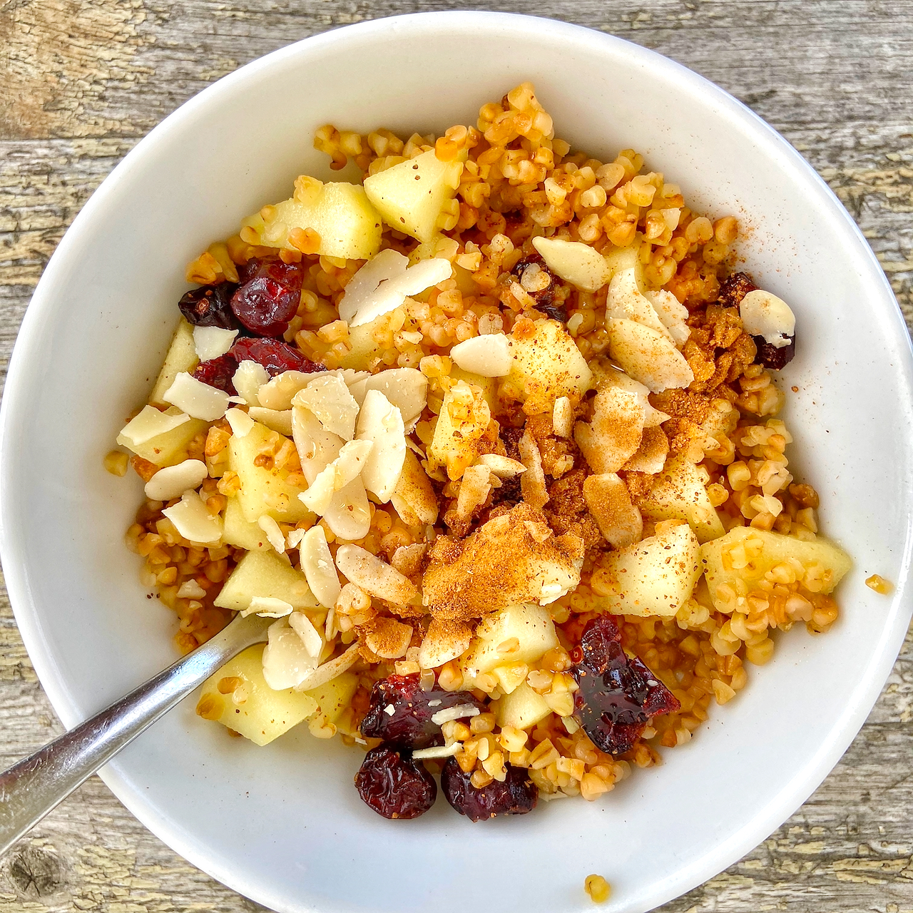 Bulgur breakfast bowl