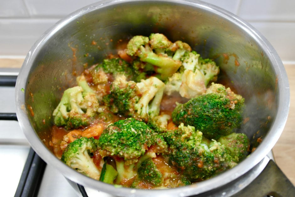 Greek Braised Broccoli with Garlic and Tomato Olive Tomato
