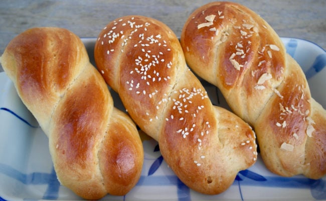 how to eat tsoureki