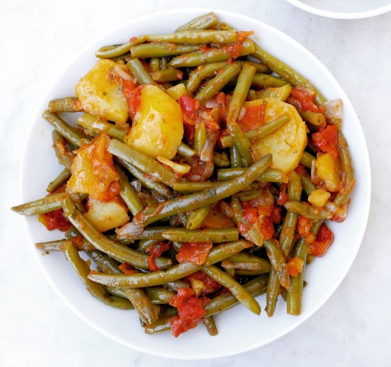 Authentic Greek Green Beans-Fasolakia Lathera