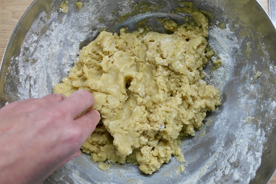 How to make Melomakarona (Authentic Greek Christmas Honey Cookies)