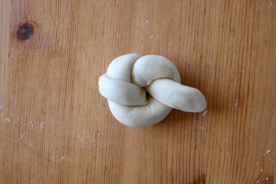 How to make garlic knots step by step