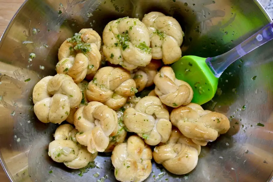 how to make garlic knots