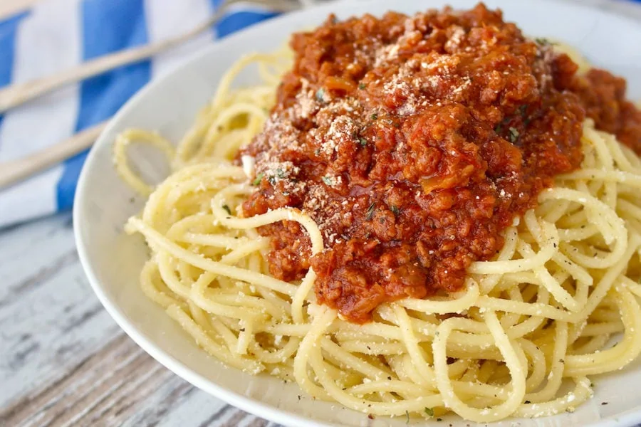 The Ultimate Greek Spaghetti with Meat Sauce Recipe-Makaronia me Kima -  Olive Tomato