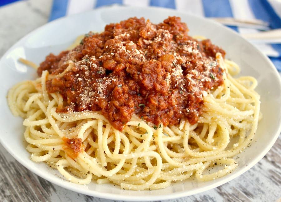 Receta de espaguetis griegos con salsa de carne – Makaronia me Kima 2