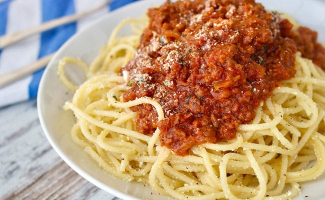 Greek Spaghetti with Meat Sauce recipe – Makaronia me Kima 1