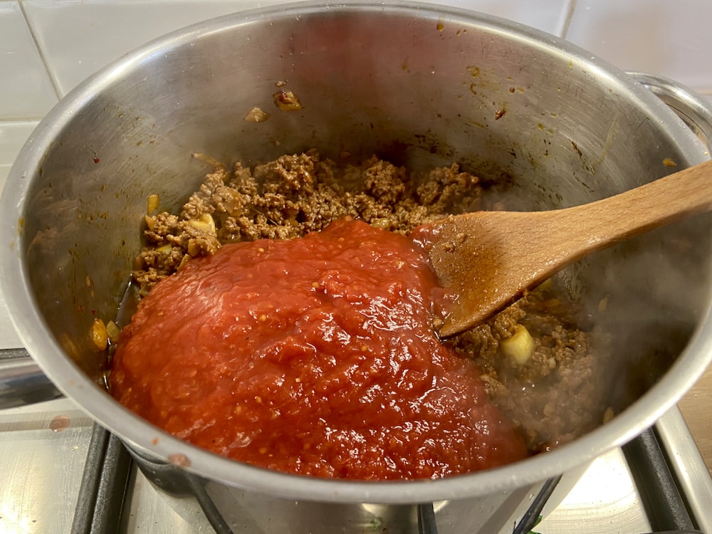 Receta de espaguetis griegos con salsa de carne – Makaronia me Kima 6