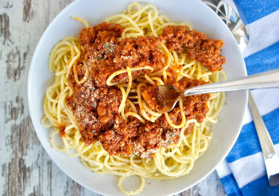 Receta de espaguetis griegos con salsa de carne – Makaronia me Kima