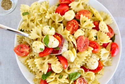 Best Caprese Pasta Salad