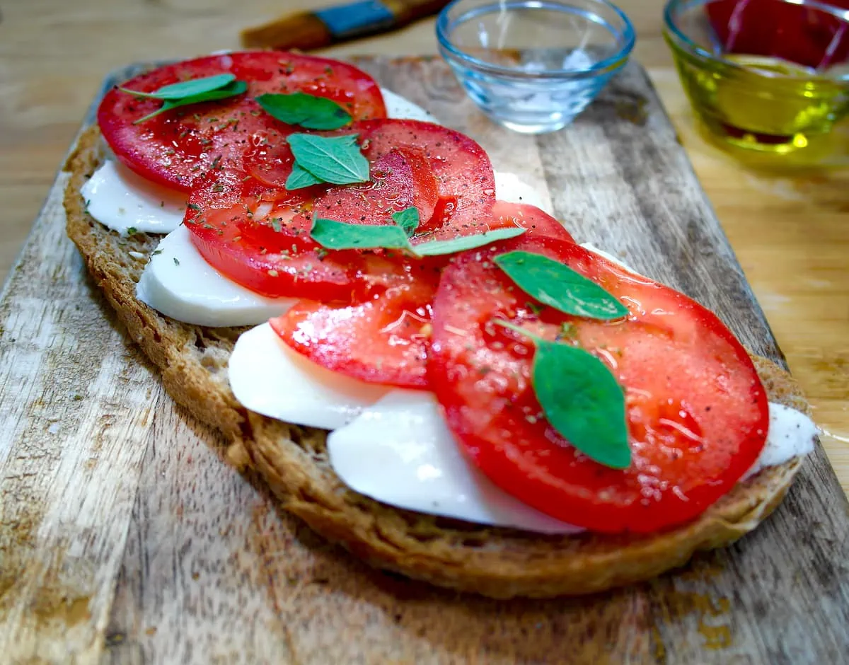 How to make Mediterranean Grilled Tomato Mozzarella Sandwich