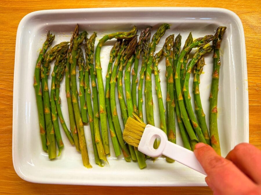 Roasted asparagus with feta
