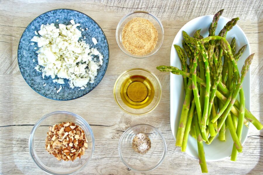 Roasted asparagus with feta and almonds Ingredients
